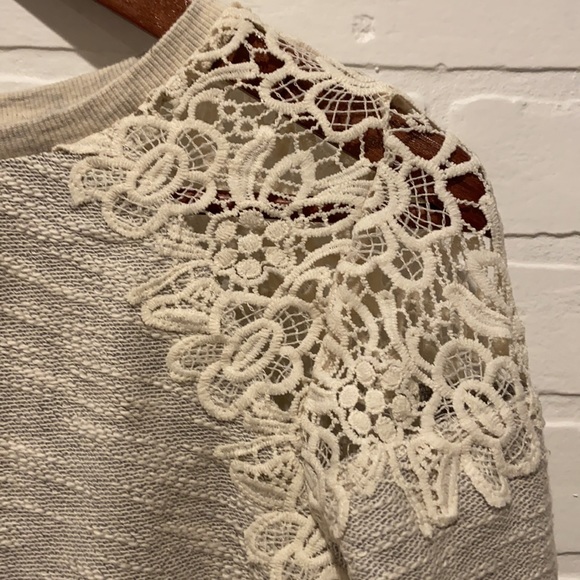 NWOT lace back and shoulder top - Picture 2 of 4